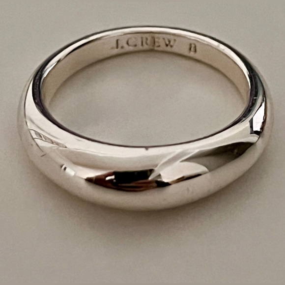 J.Crew Polished Dome Band Ring Size 8 Silver Tone - Picture 2 of 3